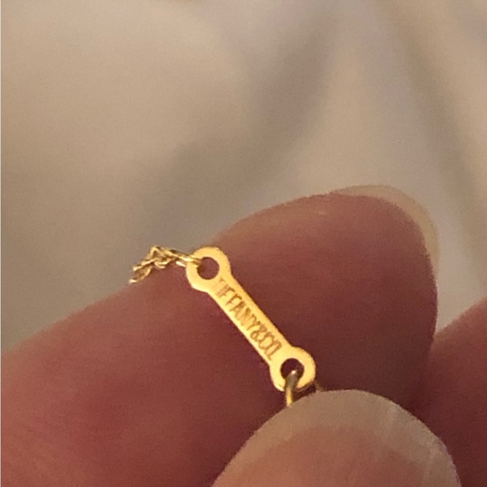 Tiffany & Co loving heart 18k Gold 17 in. necklace - Picture 4 of 10